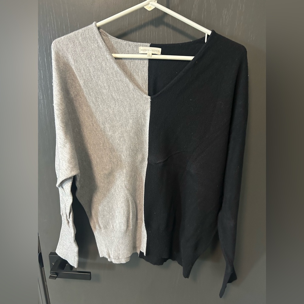 Madison + Hudson Gray And Black Sweater Size Large